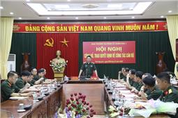 Quân khu trao quyết định về công tác cán bộ